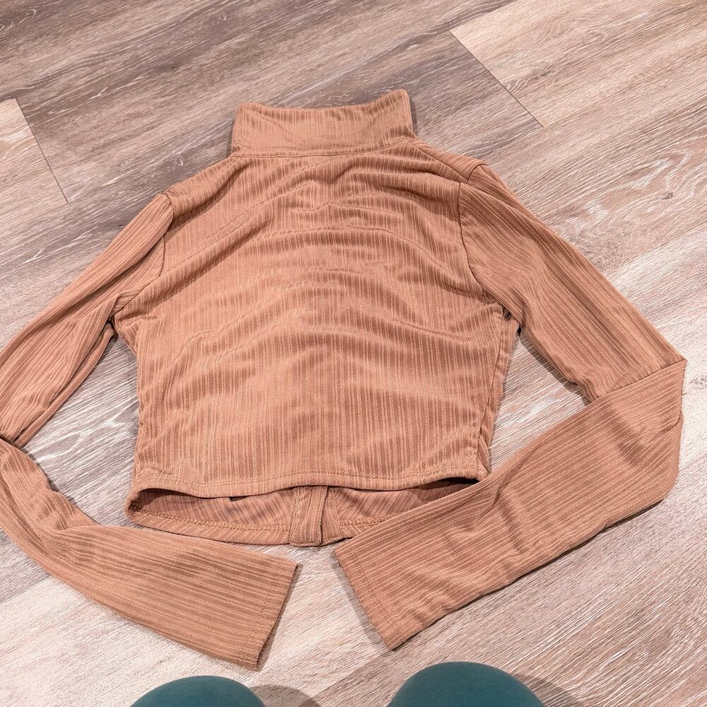 Naked Wardrobe Nude Collared Crop Top Buttoned Down Size Small - Picture 5 of 5